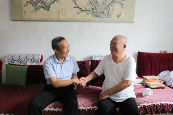 【頌七一】送溫暖 傳黨情！交投集團(tuán)開(kāi)展“七一”走訪(fǎng)慰問(wèn)活動(dòng)