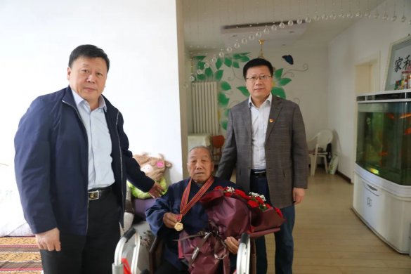 致敬！交投集團(tuán)走訪慰問榮獲“抗美援朝70周年紀(jì)念章”志愿軍老戰(zhàn)士并