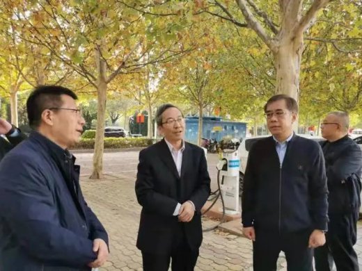 集團領導就調整優(yōu)化公交（校車）線網站點工作現場辦公